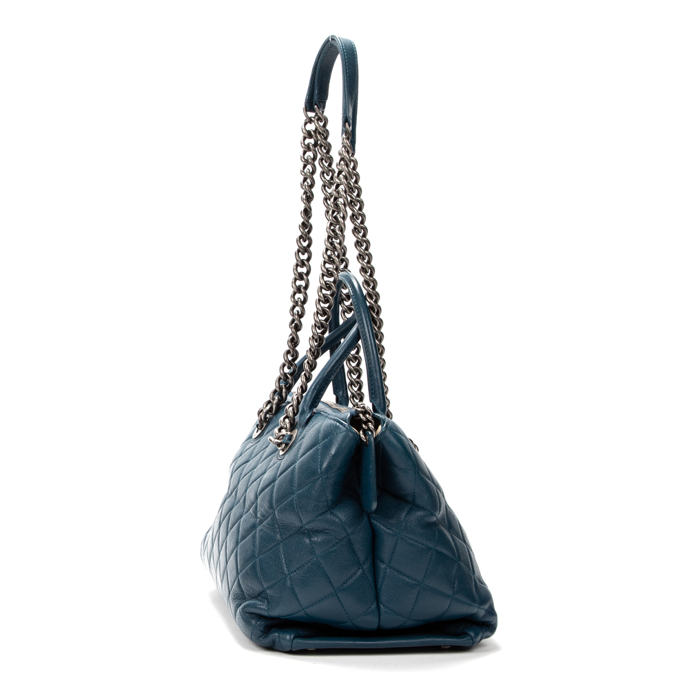 Chanel Shopper - Picture 3 of 8